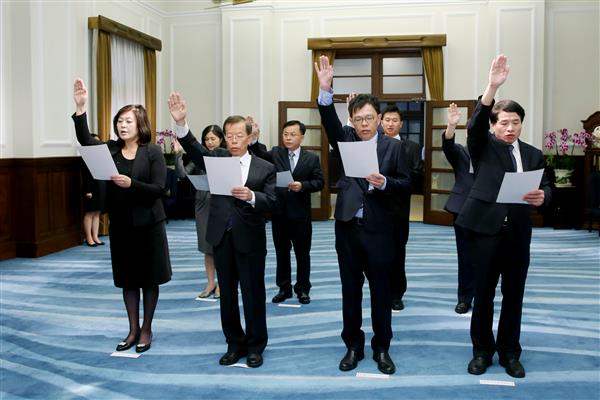 總統出席新任總統府、國家通訊傳播委員會等政務人員及駐日本大使宣誓典禮