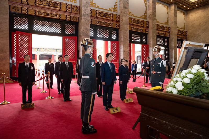 中華民國第十六任總統副總統向國父暨忠烈殉職人員致祭