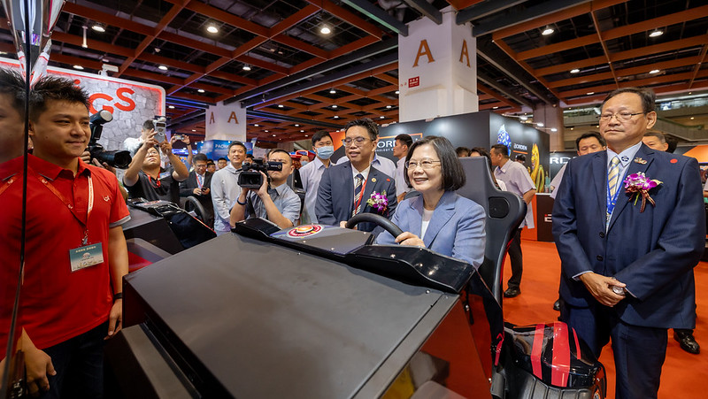 蔡英文總統今（26）日上午出席「第27屆臺灣電子遊戲機國際產業展」