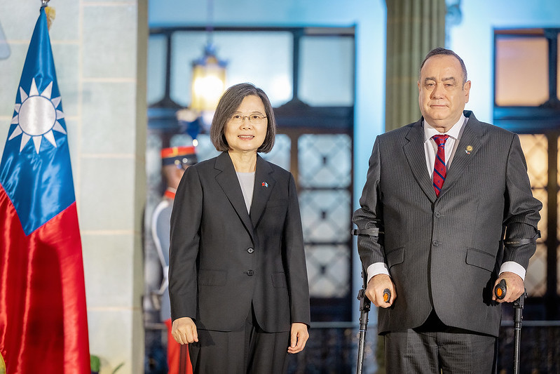 President Tsai received with full military honors at National Palace of Culture by President Alejandro Giammattei of Republic of Guatemala