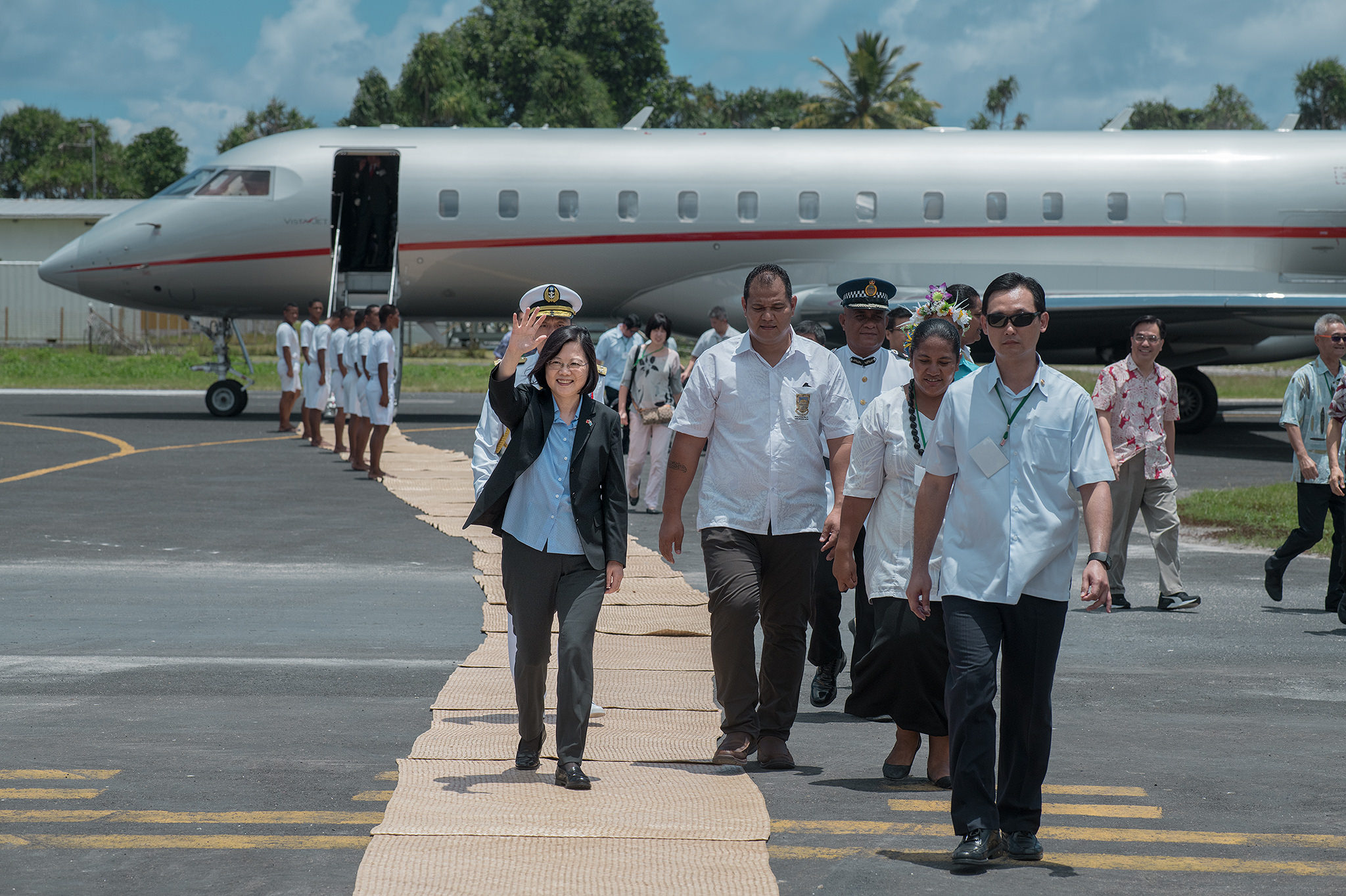 總統抵達吐瓦魯及參加機場歡迎儀式