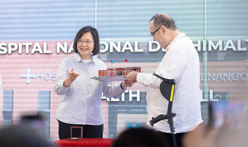 President Tsai visits National Hospital of Chimaltenango, attends donation and handover ceremony