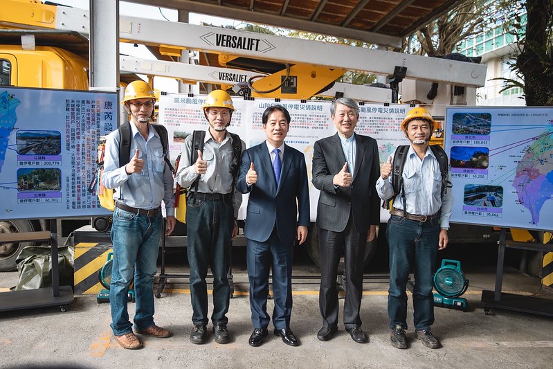 總統慰勉台電颱風搶修復電人員