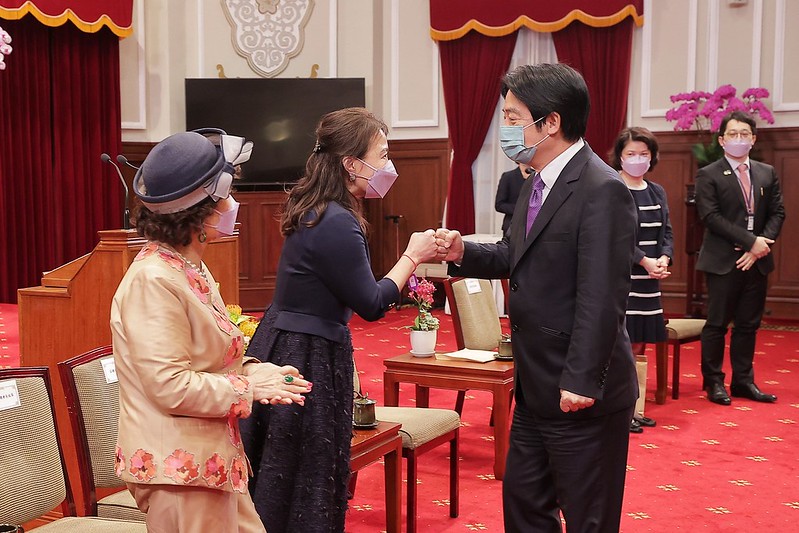 副總統接見「世界華人工商婦女企管協會訪問團」