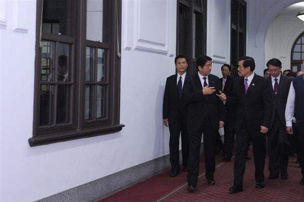 總統於本府台灣晴廳接見日本前首相安倍晉三眾議員一行 （8-5）