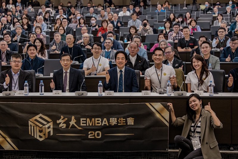副總統出席「台大EMBA第20屆學生會『2023百川講堂』演講」