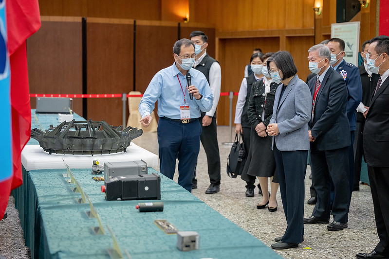 總統視導漢翔公司和各家廠商成果展示暨認證軍品展示區