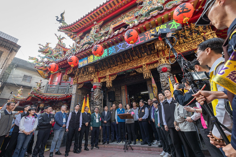 參香白沙屯拱天宮及山邊媽祖宮　總統：從媽祖進香活動感受臺灣人民熱情與團結合作　盼讓國家更進步人民生活越來越好