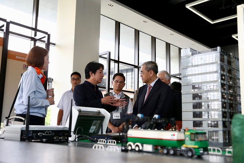 參訪「研華股份有限公司」　副總統盼結合產業及學界　把臺灣打造成智慧國家