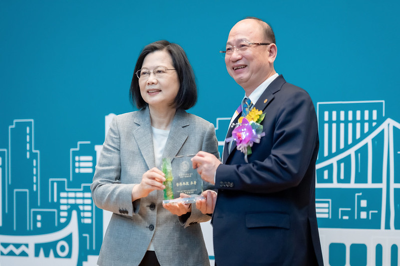 出席國醫節慶祝大會　總統盼政府與業界共同努力　把臺灣優質的中藥製劑　行銷到更多地方