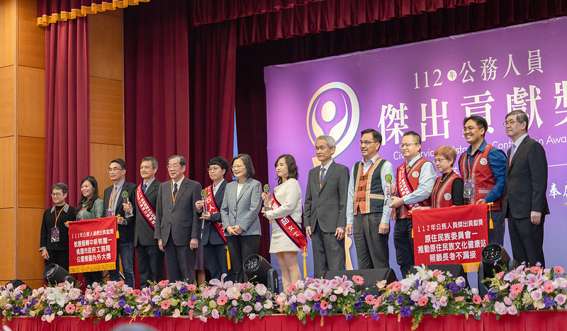 頒發公務人員傑出貢獻獎　總統期勉公務同仁持續努力　讓臺灣越來越溫暖堅韌、國家社會不斷進步