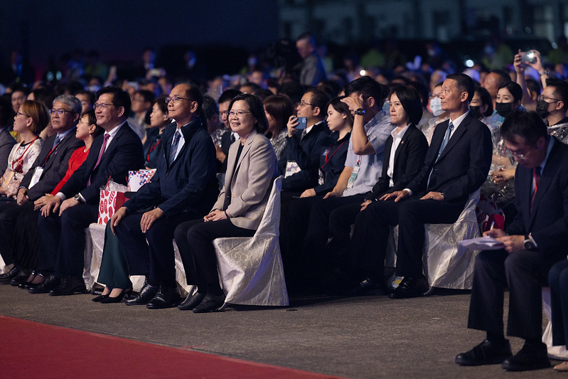 蔡英文總統今（8）日晚間前往臺南出席「112年『民主台灣‧堅韌永續』國慶晚會」