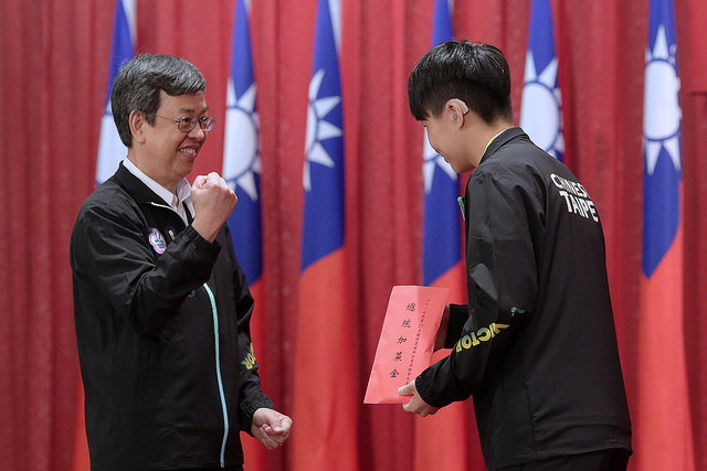 授旗聽障達福林匹克運動會中華臺北代表團　副總統期勉超越極限　凱旋歸來