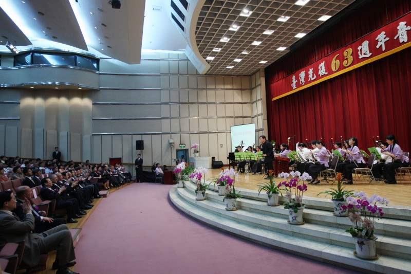 總統出席台灣光復63週年音樂會-馬英九總統欣賞表演