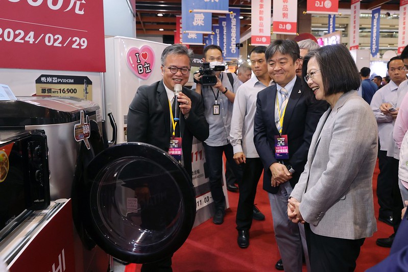 出席電器空調影音3C展　總統邀請國人前來逛展、添購節能新家電　拚買氣、顧環保也為臺灣拚經濟
