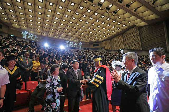 出席實踐大學畢業典禮　副總統勉勵畢業生為人類服務貢獻　在社會上發光發熱