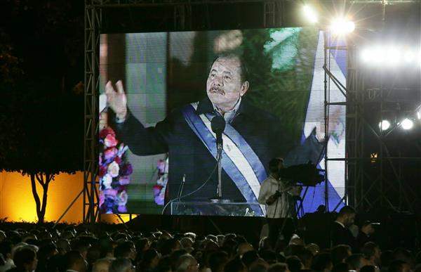 尼國總統奧德嘉(José Daniel Ortega Saavedra)就職典禮現場，電視牆播出奧德嘉致詞畫面