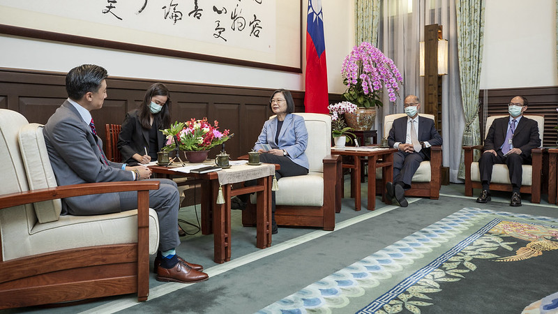 總統表示感謝「台北市美國商會」在今年6月發表「臺灣白皮書」時，對臺灣防疫成果的肯定，並且針對經貿政策，提供許多建議。
