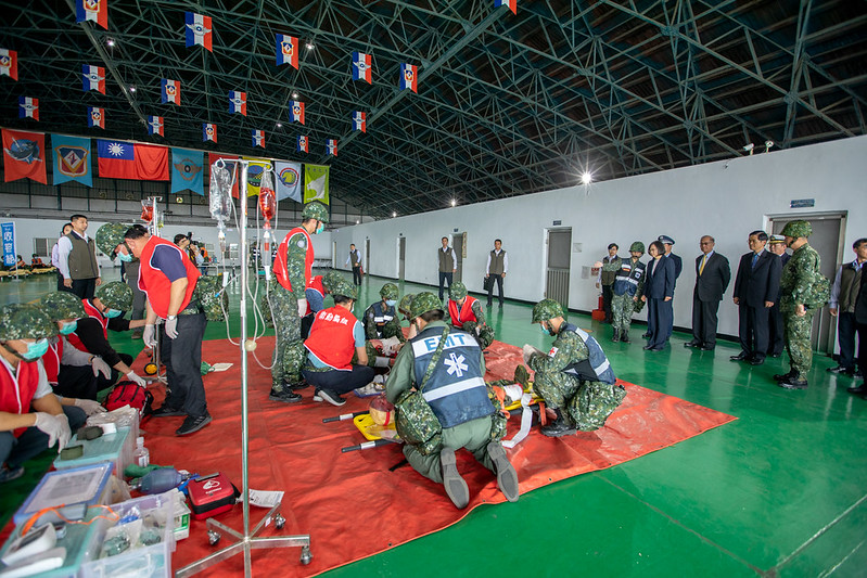 總統肯定國軍戮力完成防疫作戰任務　是一支可信賴的部隊　平時保護人民　戰時保護國家