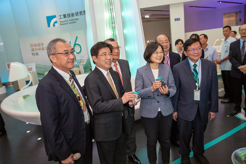 授證工研院院士　總統：政府會更積極推動產業轉型　加速臺灣產業發展