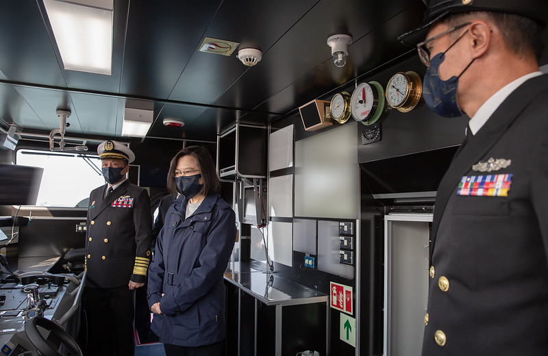 總統登上「快速布雷艇」視導艇艏、駕駛臺、官兵助艙、餐廳及雷軌甲板等