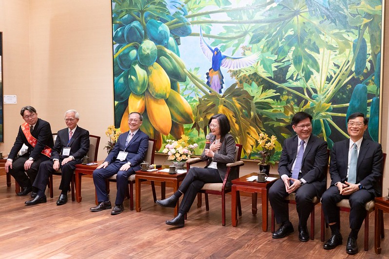 推動產業轉型升級以厚植國力強化韌性　總統盼與業界加強合作　讓臺灣在全球供應鏈繼續占有關鍵地位