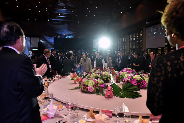 總統出席外交部新春聯歡晚會　總統：兩岸關係「維持現狀」的立場不會改變
