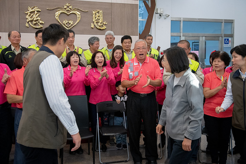 蔡英文總統今（8）日下午前往彰化慈安養護中心，出席「長照2.0社區整體照顧服務關懷活動」
