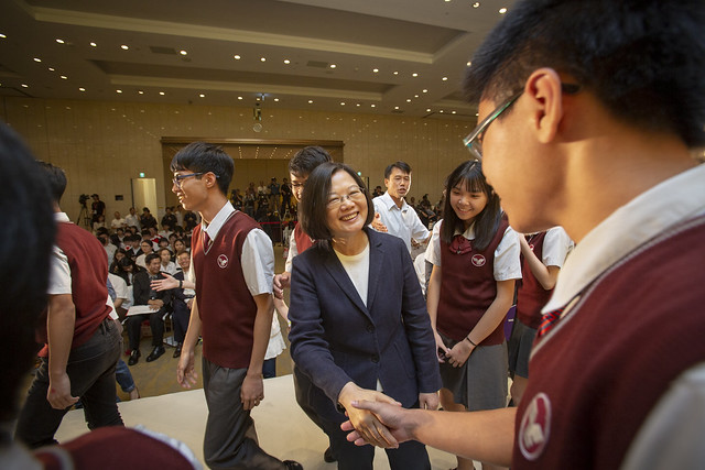 總統與高中生面對面暢談「青春破框」　期盼大家共同來守護臺灣的民主與言論自由
