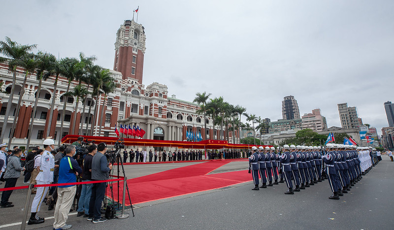 蔡英文總統今（25）日上午以隆重軍禮歡迎瓜地馬拉共和國總統賈麥岱（Alejandro Eduardo Giammattei Falla）