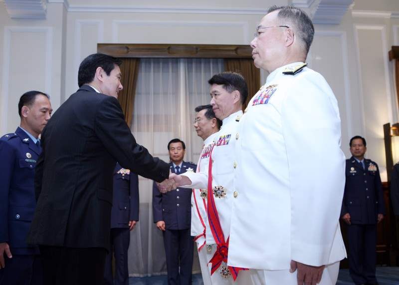 總統主持國防部高階重要幹部授勳晉任典禮-馬英九總統與來賓合影
