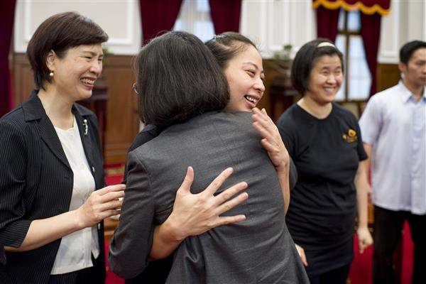 總統：政府將學習「蝦米視障人聲樂團」克服障礙的精神　展現臺灣生命力