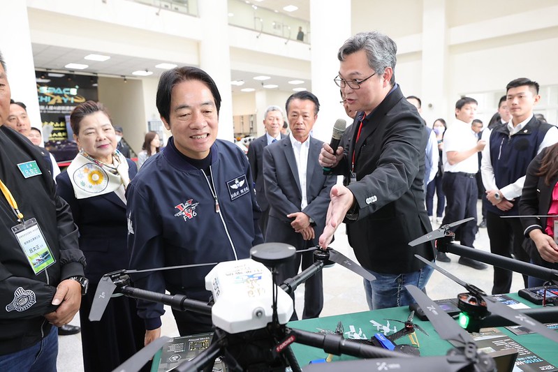 參訪亞創無人機中心　副總統盼業界與政府攜手合作　讓臺灣成為無人機民主供應鏈的亞洲中心
