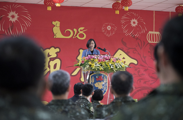 總統肯定國軍積極投入搶救花蓮震災　是安定民心的力量