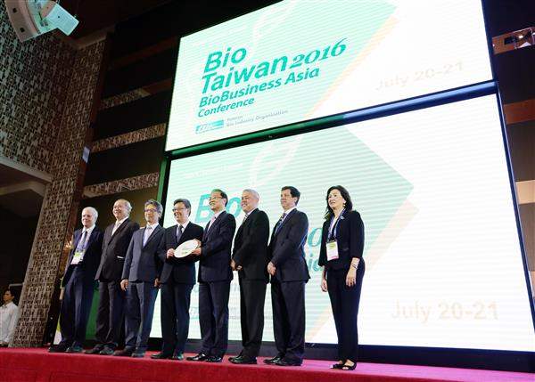 生物醫藥產業列「五大創新產業」　打造臺灣為亞洲生技樞紐