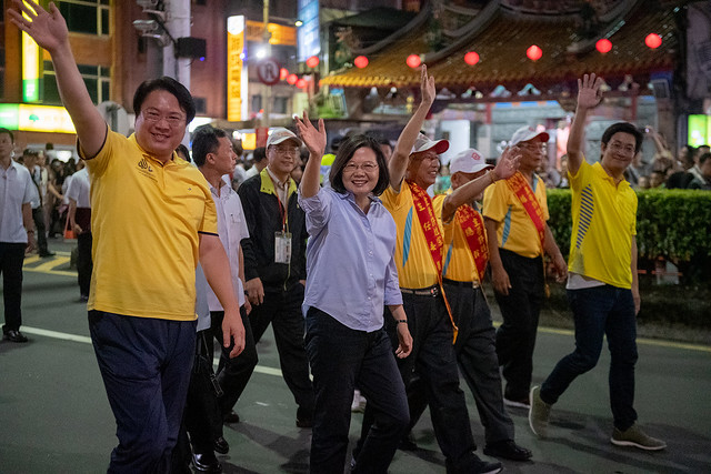 發揚百年傳統文化　總統出席鷄籠中元祭放水燈遊行活動