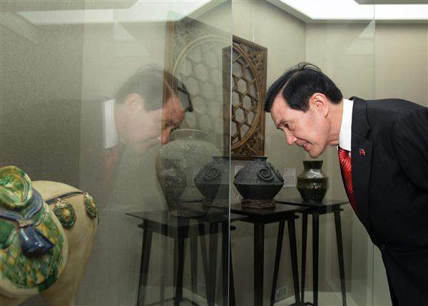 總統於國史館出席「總統副總統文物館」揭幕儀式並參觀各類文物展覽區 （8-8）