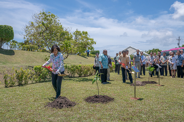 「海洋民主之旅」總統拜會雷蒙傑索總統、參觀帛琉國會暨兩國總統植樹紀念儀式