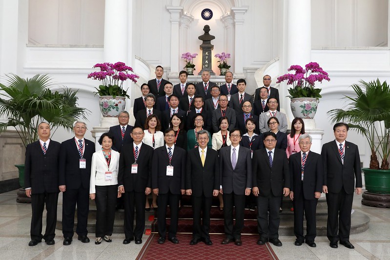 副總統接見「第20屆國家建築金獎暨108年度台灣誠信品牌」獲獎單位代表，並合影