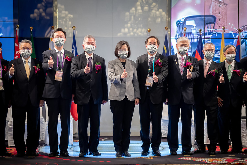 蔡英文總統今（22）日上午前往臺中出席「亞洲台灣商會聯合總會第29屆第2次理監事聯席會議」開幕典禮
