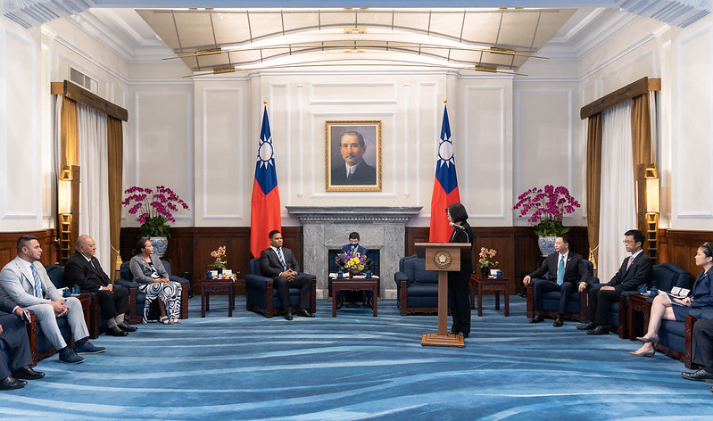 總統接見「吐瓦魯國司法、通訊暨外交部長柯飛伉儷」，並致詞