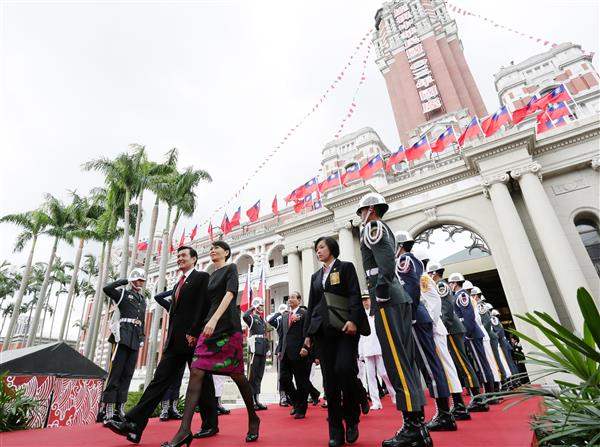 總統偕同夫人出席在總統府府前廣場舉行的「中華民國中樞暨各界慶祝103年國慶大會」