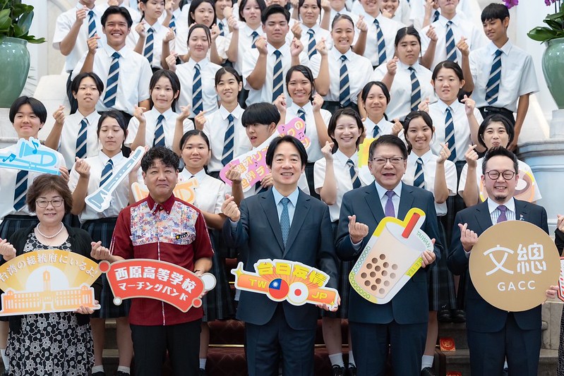 總統接見「沖繩縣立西原高等學校行進樂隊」