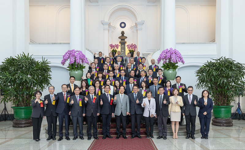 總統接見「第27屆國家建築金質獎」及「第22屆國家品牌玉山獎」得獎代表