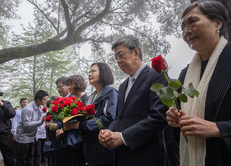 出席鄭南榕追思紀念會　總統：民主自由已是臺灣人內建基因　盼持續與民主陣營站在一起　貢獻良善力量　讓臺灣走向更開放未來