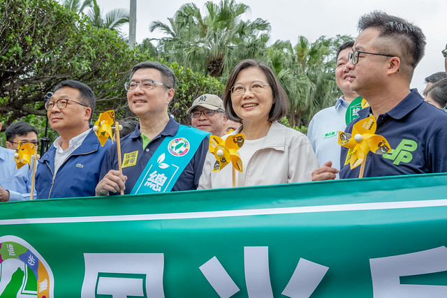 參加廢核遊行 總統：「只要蔡英文在、只要執政團隊在」 「非核減煤」、「走向非核家園」會是持續目標