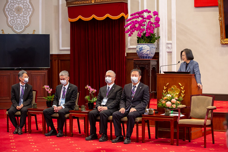 總統接見「社團法人中國工程師學會111年度各項獎章得獎人」，並致詞