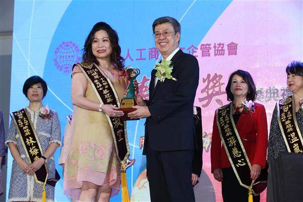 出席華冠獎頒獎典禮　副總統：積極推動婦女政策　促使臺灣成為多元平等及性別友善國家