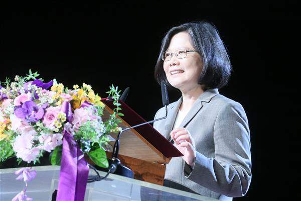 總統盼培養年輕僑領，並期僑胞成為臺灣民間大使