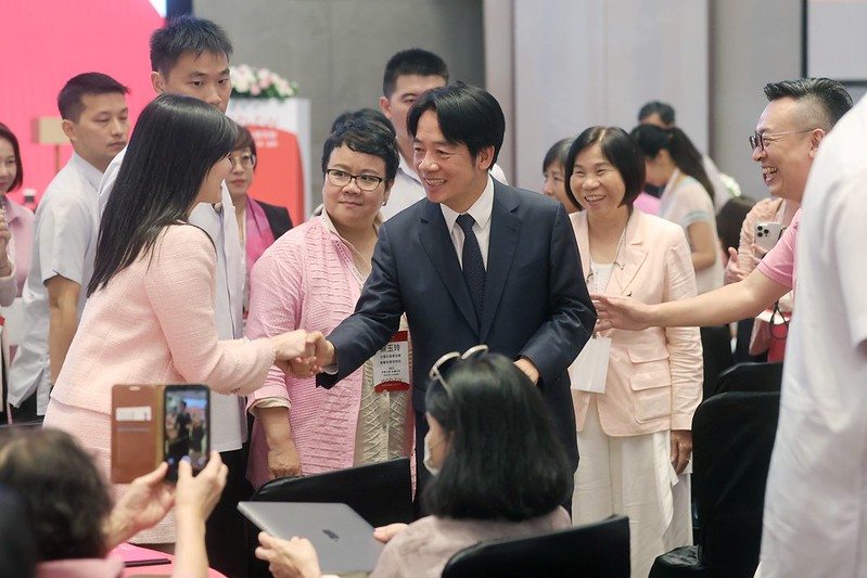 賴清德副總統今（27）日下午出席「台灣女董事協會2023《剛柔並濟大未來》論壇」